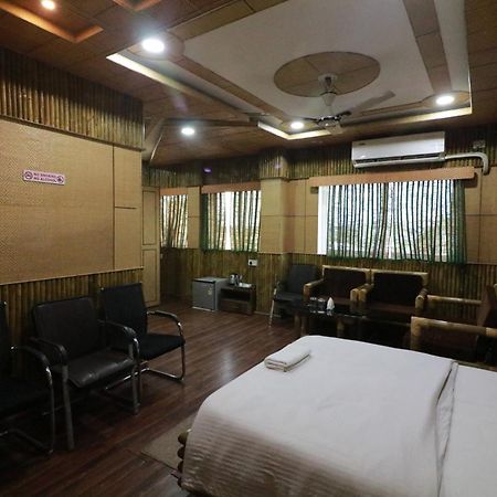 Hotel Himalaya Agartala Extérieur photo