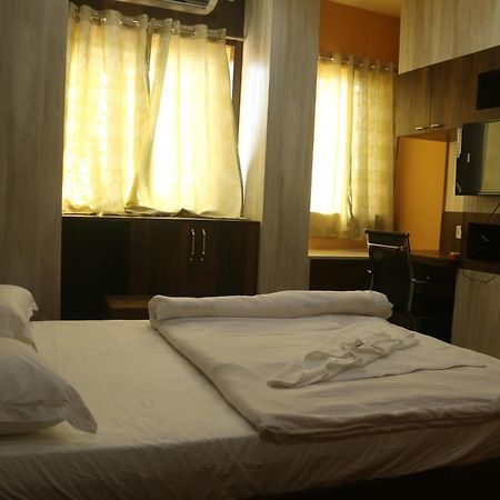 Hotel Himalaya Agartala Extérieur photo