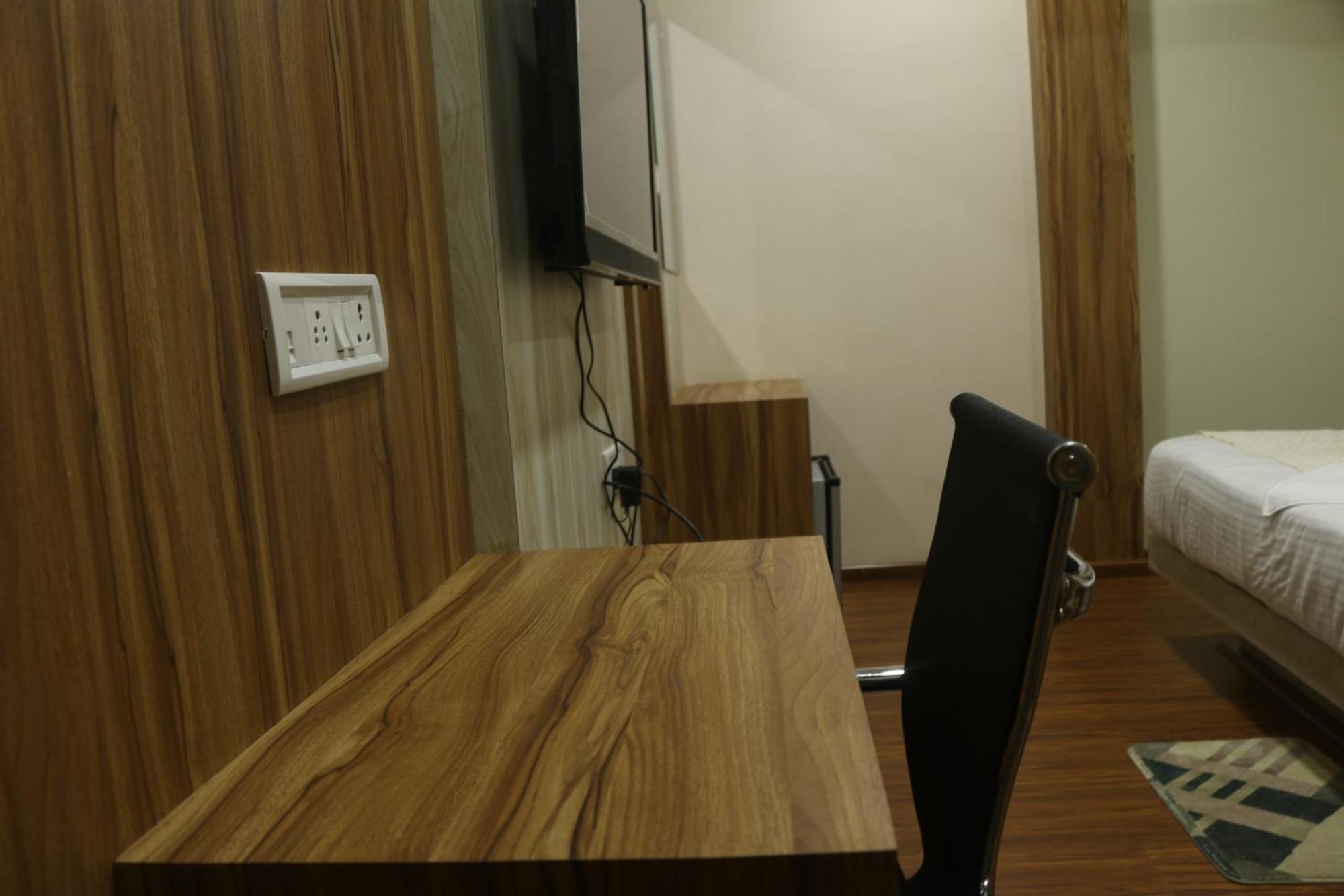 Hotel Himalaya Agartala Extérieur photo