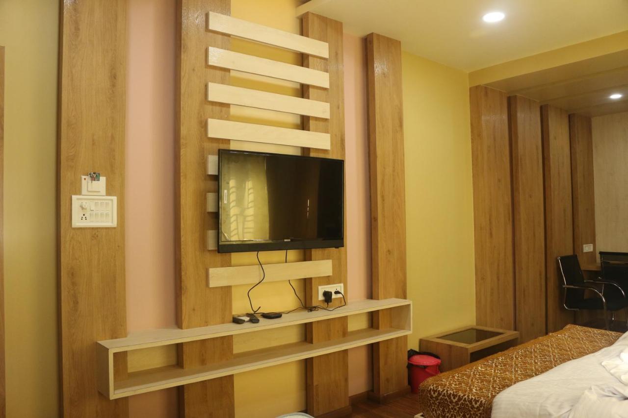 Hotel Himalaya Agartala Extérieur photo