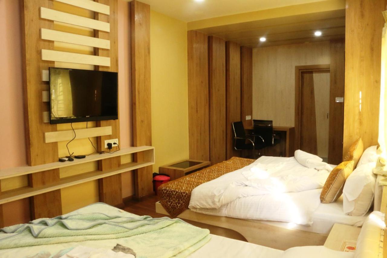 Hotel Himalaya Agartala Extérieur photo