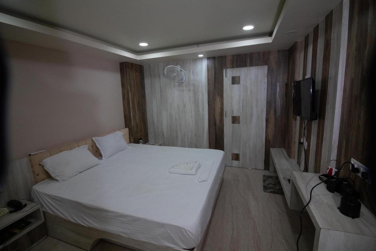 Hotel Himalaya Agartala Extérieur photo