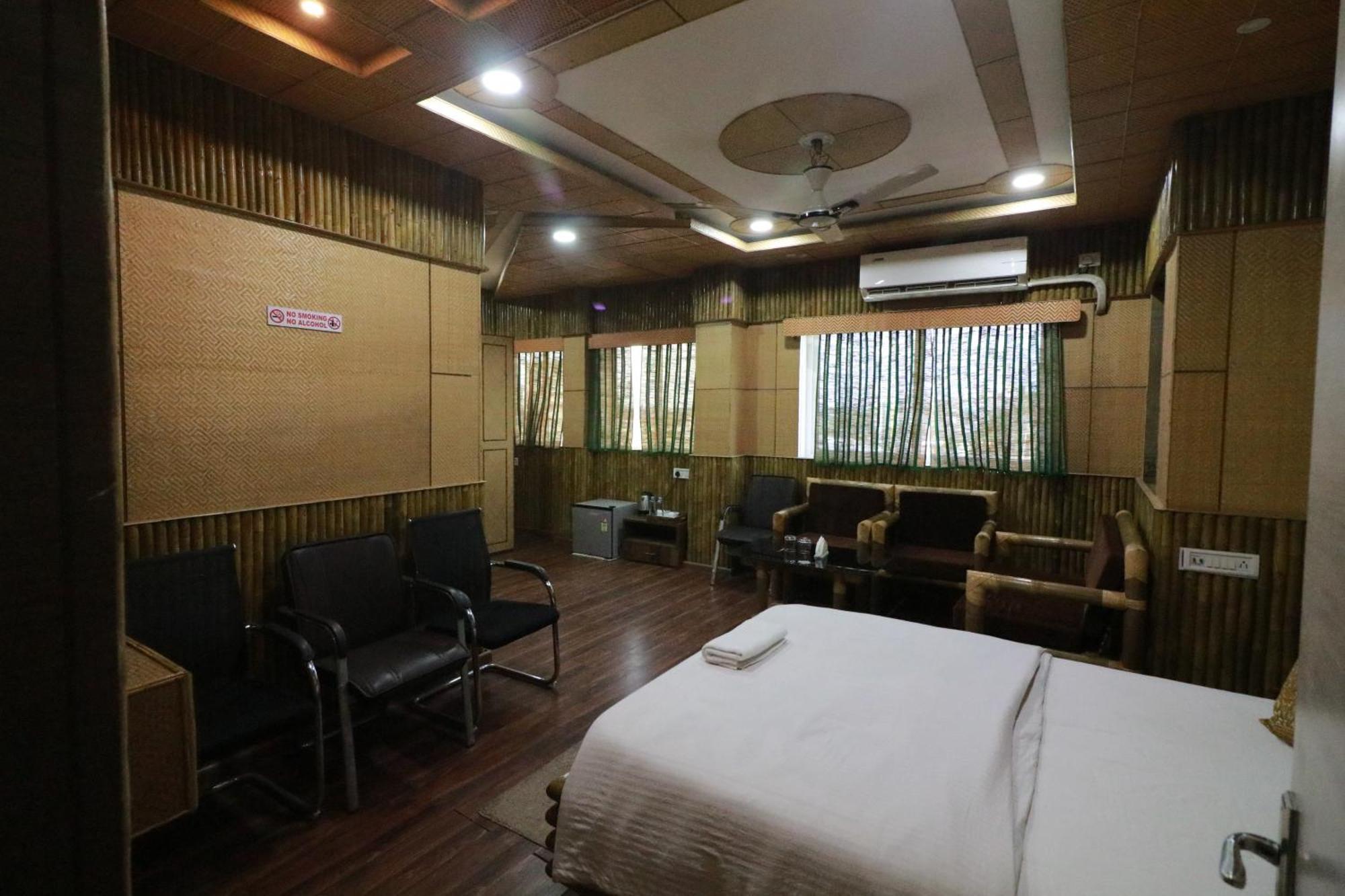 Hotel Himalaya Agartala Extérieur photo