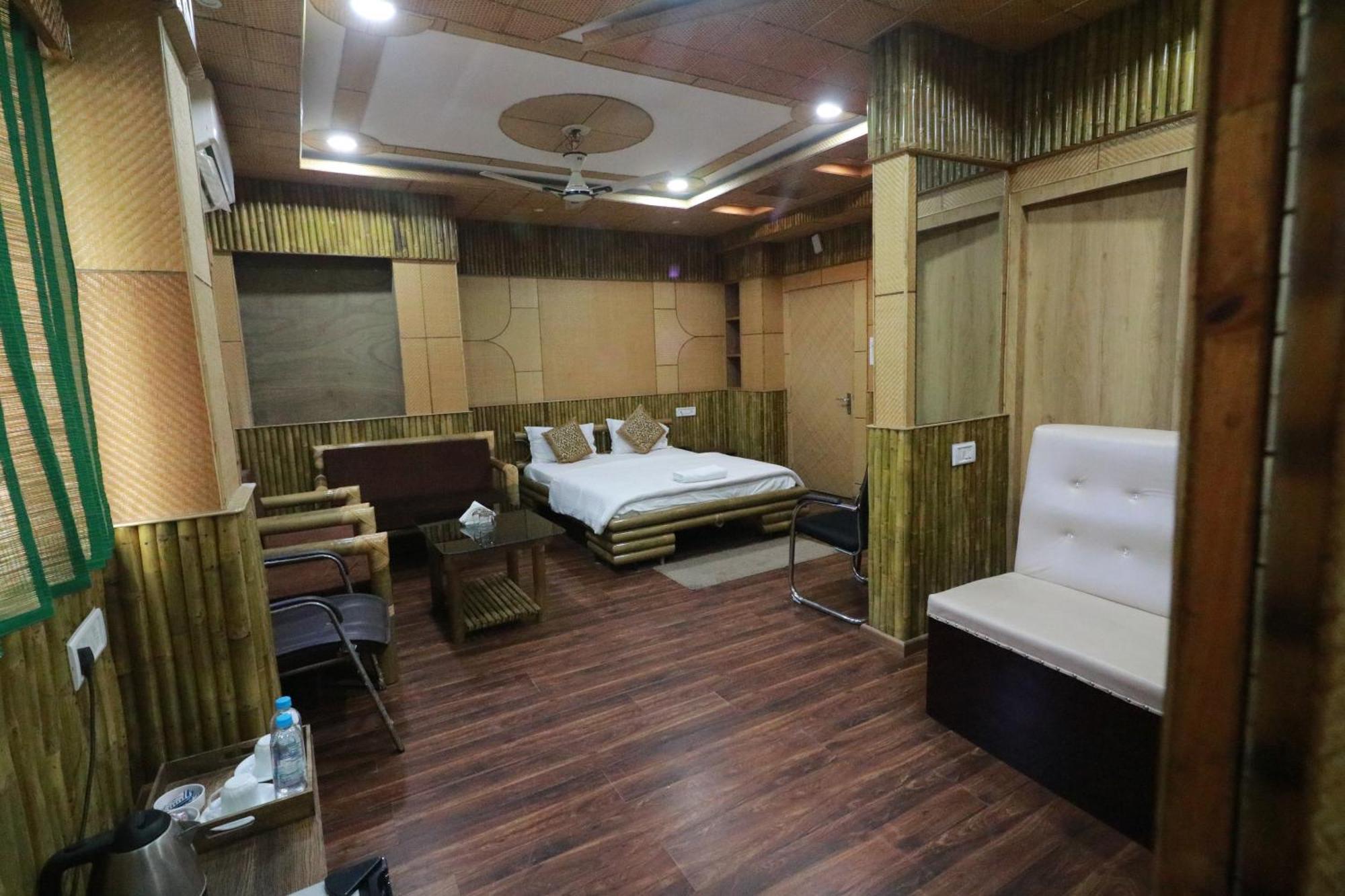 Hotel Himalaya Agartala Extérieur photo