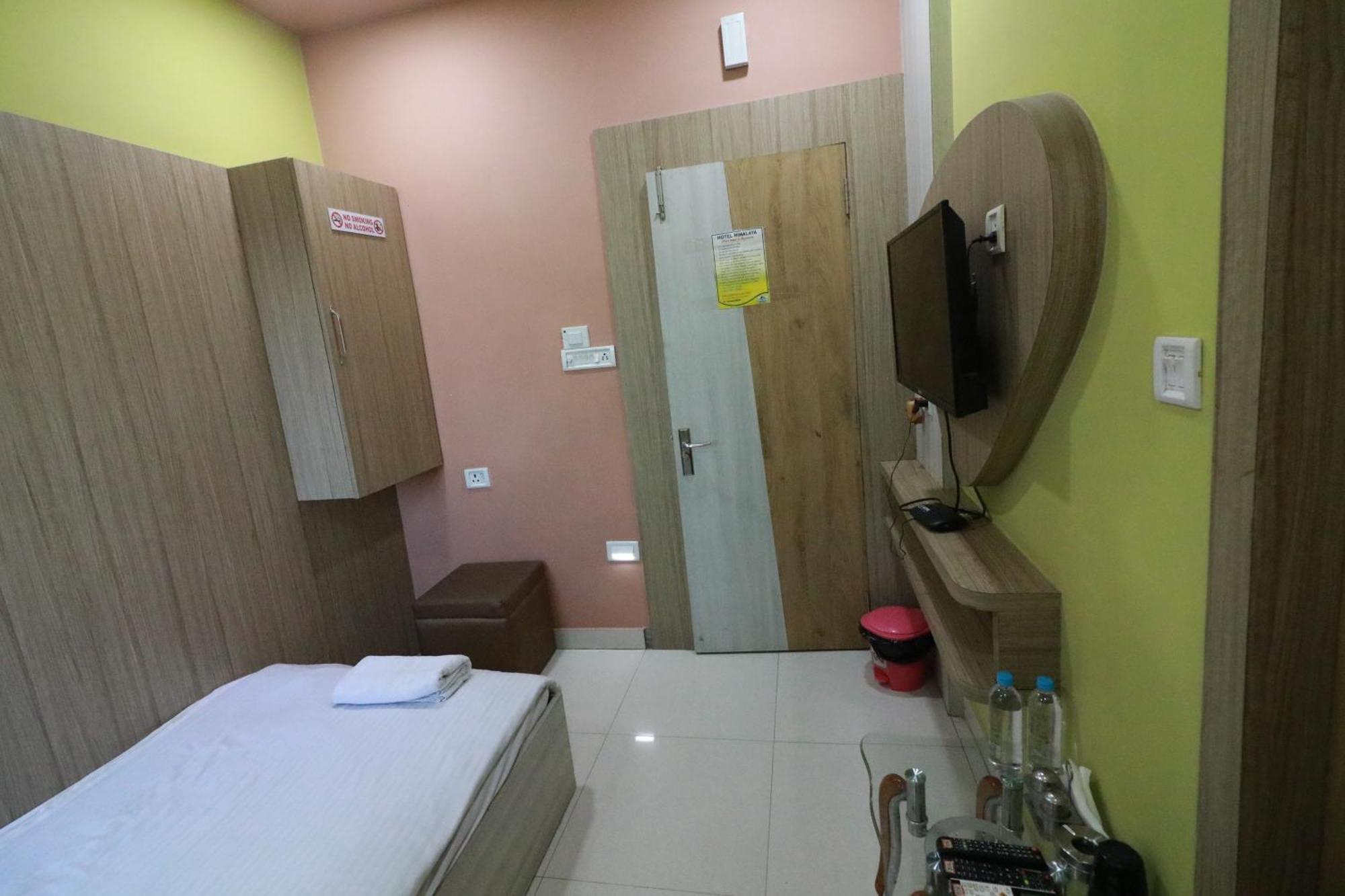 Hotel Himalaya Agartala Extérieur photo