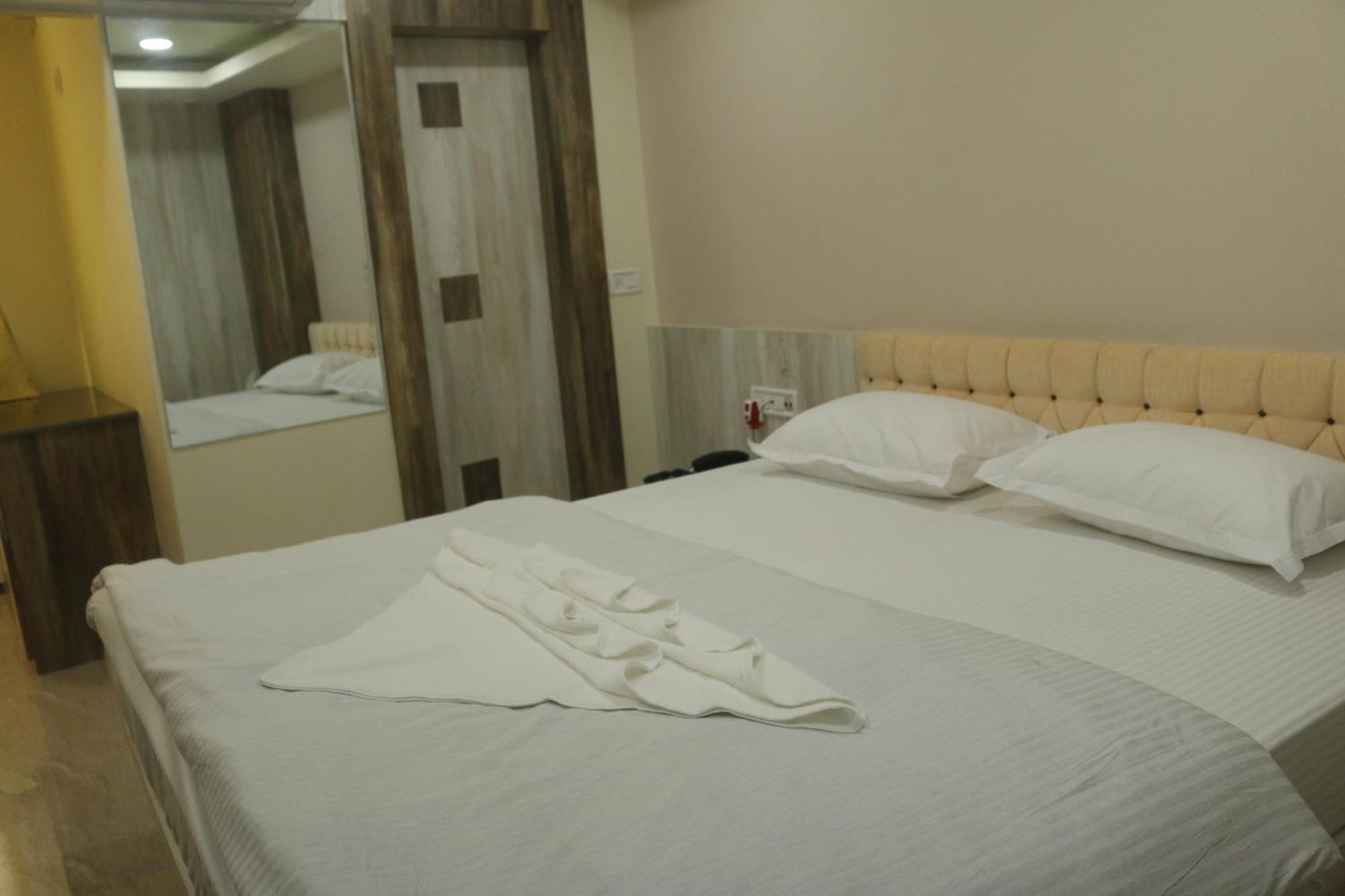 Hotel Himalaya Agartala Extérieur photo