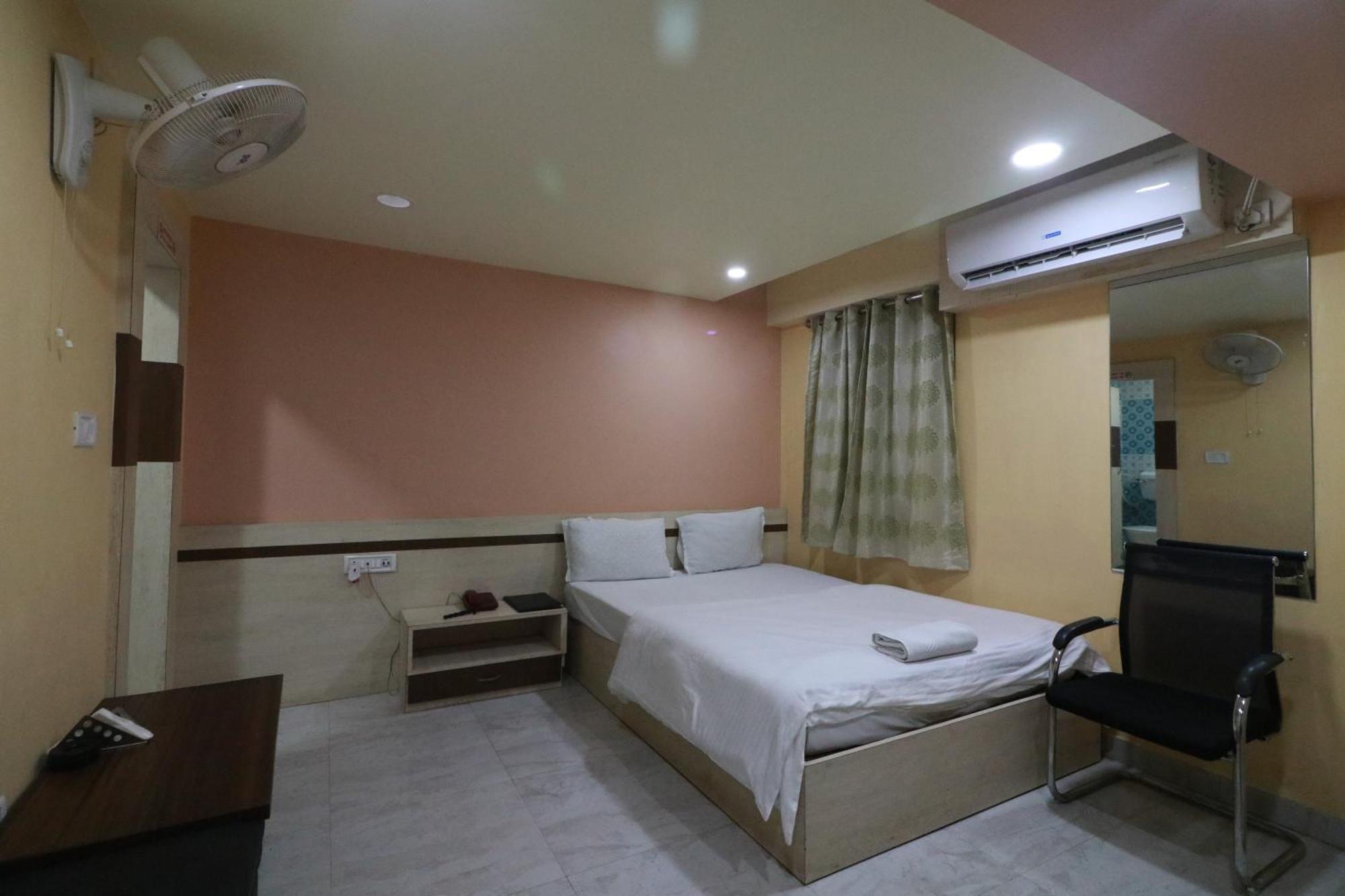 Hotel Himalaya Agartala Extérieur photo