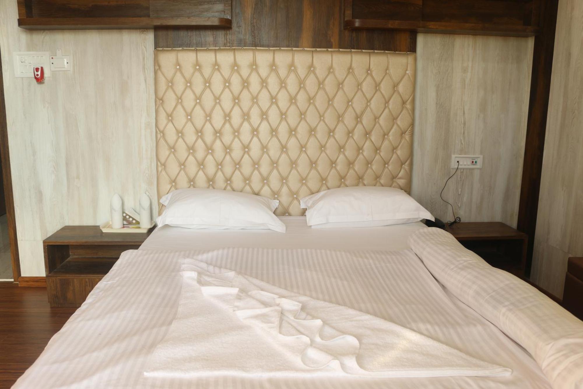 Hotel Himalaya Agartala Extérieur photo