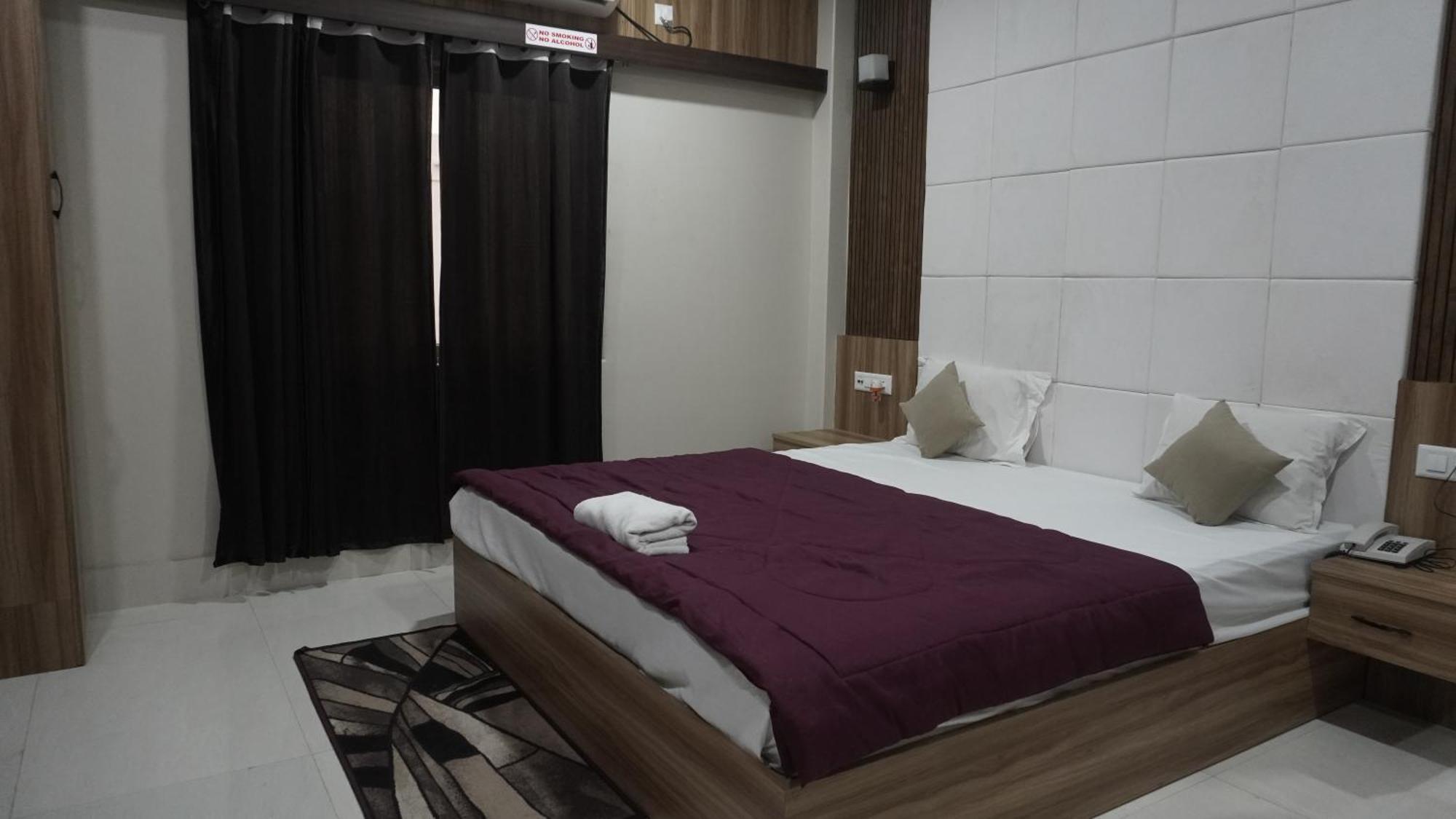 Hotel Himalaya Agartala Extérieur photo