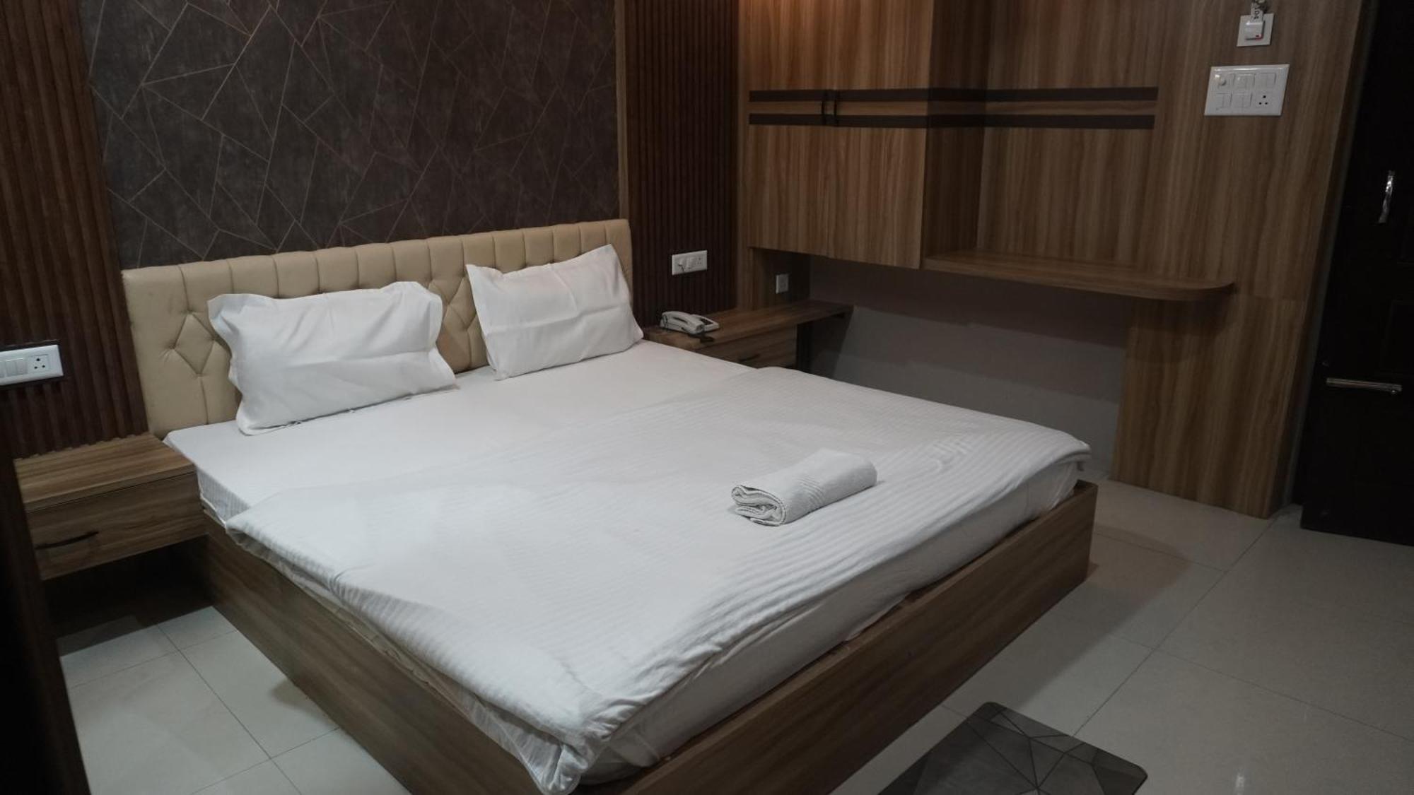 Hotel Himalaya Agartala Extérieur photo